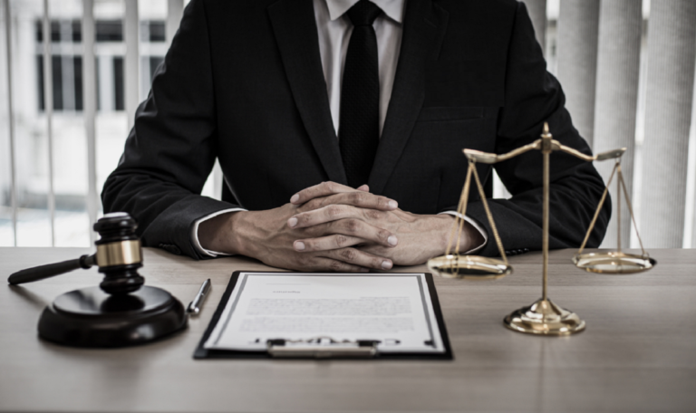 التعاقد مع محامي شركات في جدة