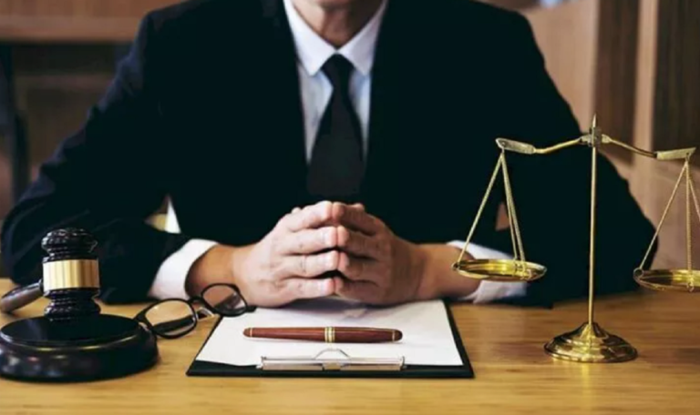 محامي قانوني