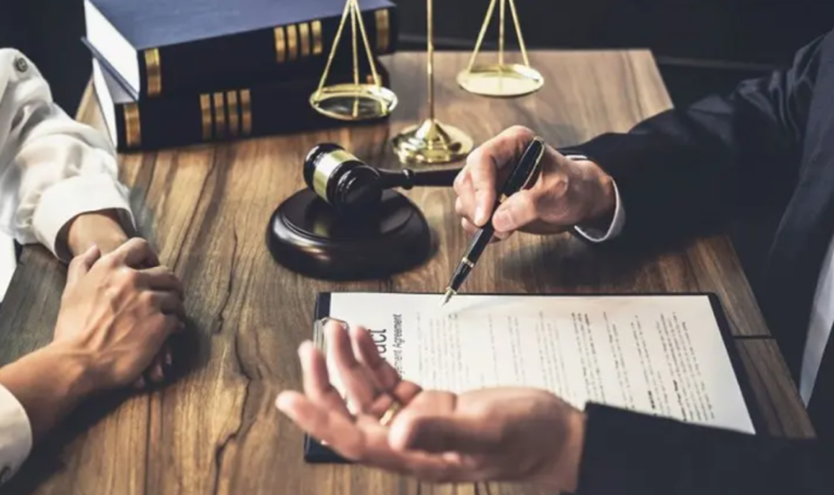 محامي تجاري في السعودية