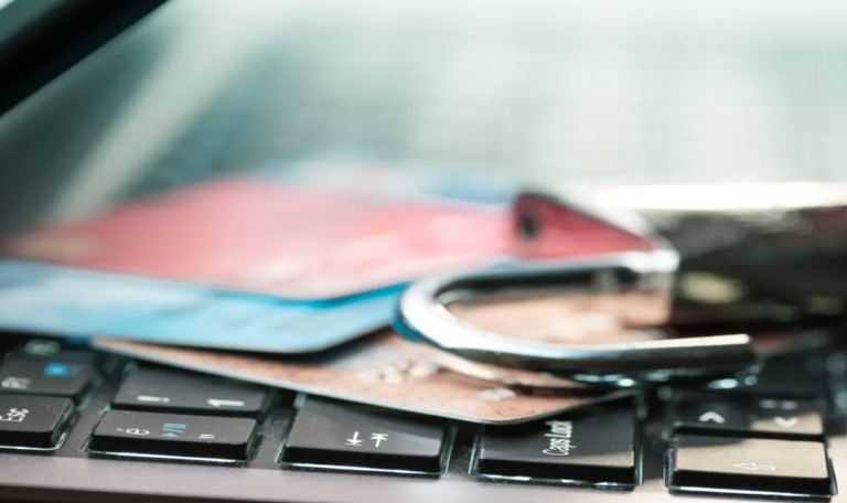 التزامات شركات المعلومات الائتمانية