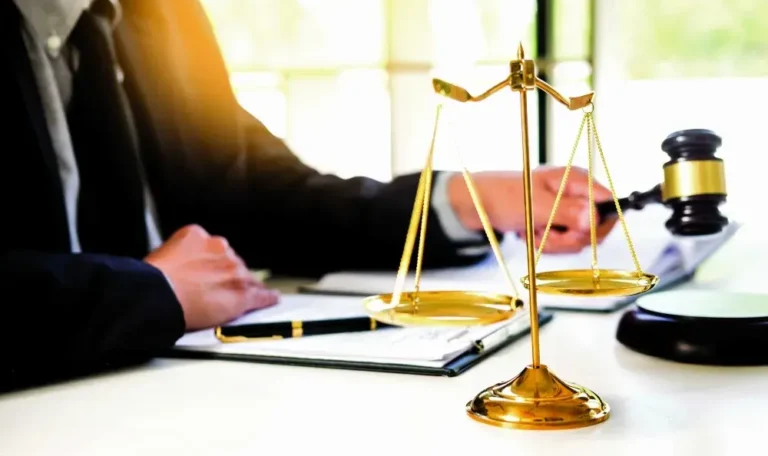 الاستشارات القانونية عبر الإنترنت