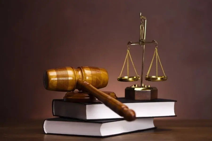 الفرق بين القواعد القانونية والقواعد الاجتماعية